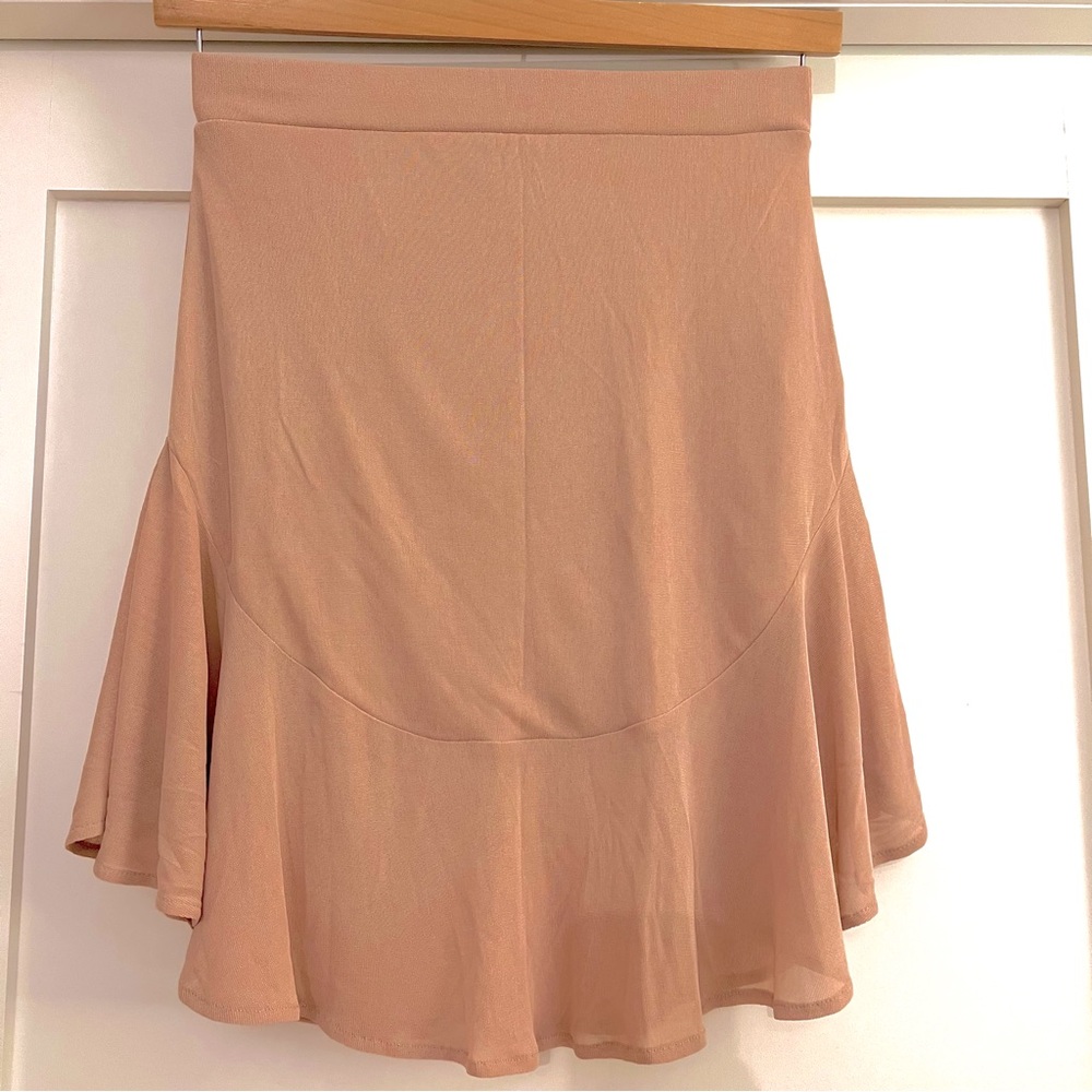 Zara beige skirt, size M. Has a stretch. New with tags.